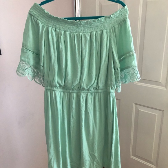 Off the shoulder Dress - Picture 2 of 3